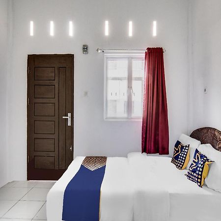 Spot On 91858 Raja Homestay Syariah Pakanbaru Exteriör bild