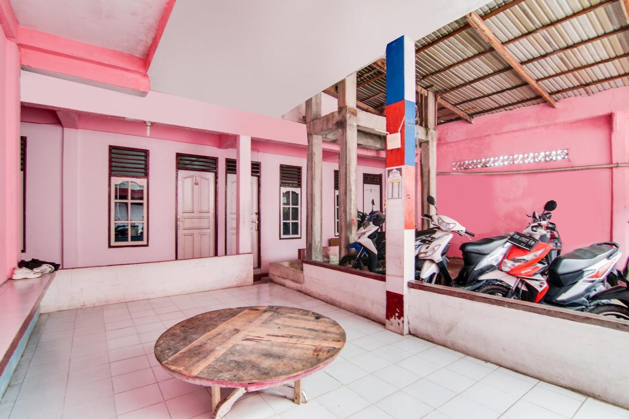 Spot On 91858 Raja Homestay Syariah Pakanbaru Exteriör bild
