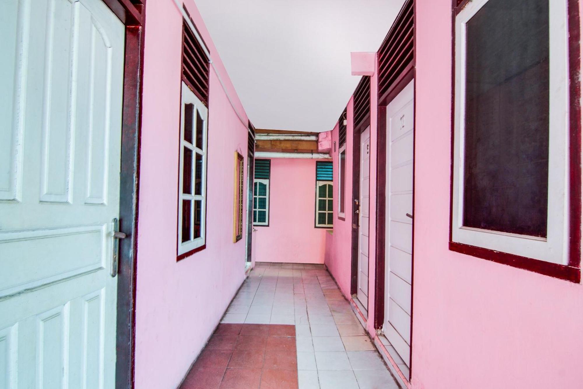 Spot On 91858 Raja Homestay Syariah Pakanbaru Exteriör bild